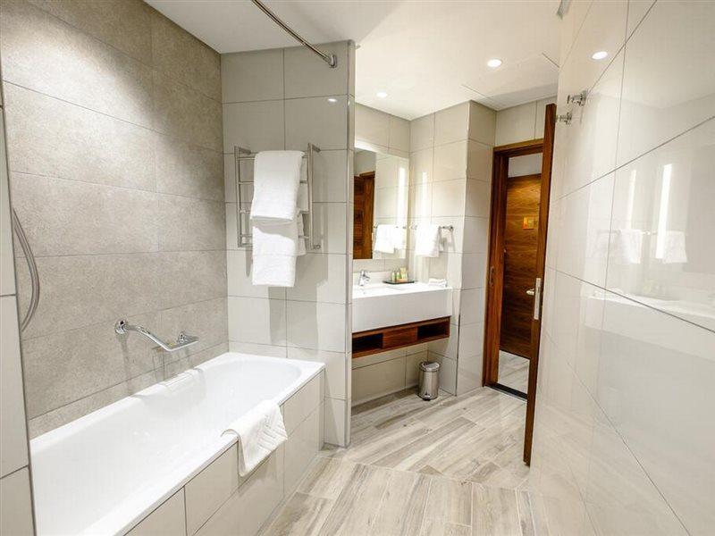 Hilton Garden Inn מבאבאנה מראה חיצוני תמונה