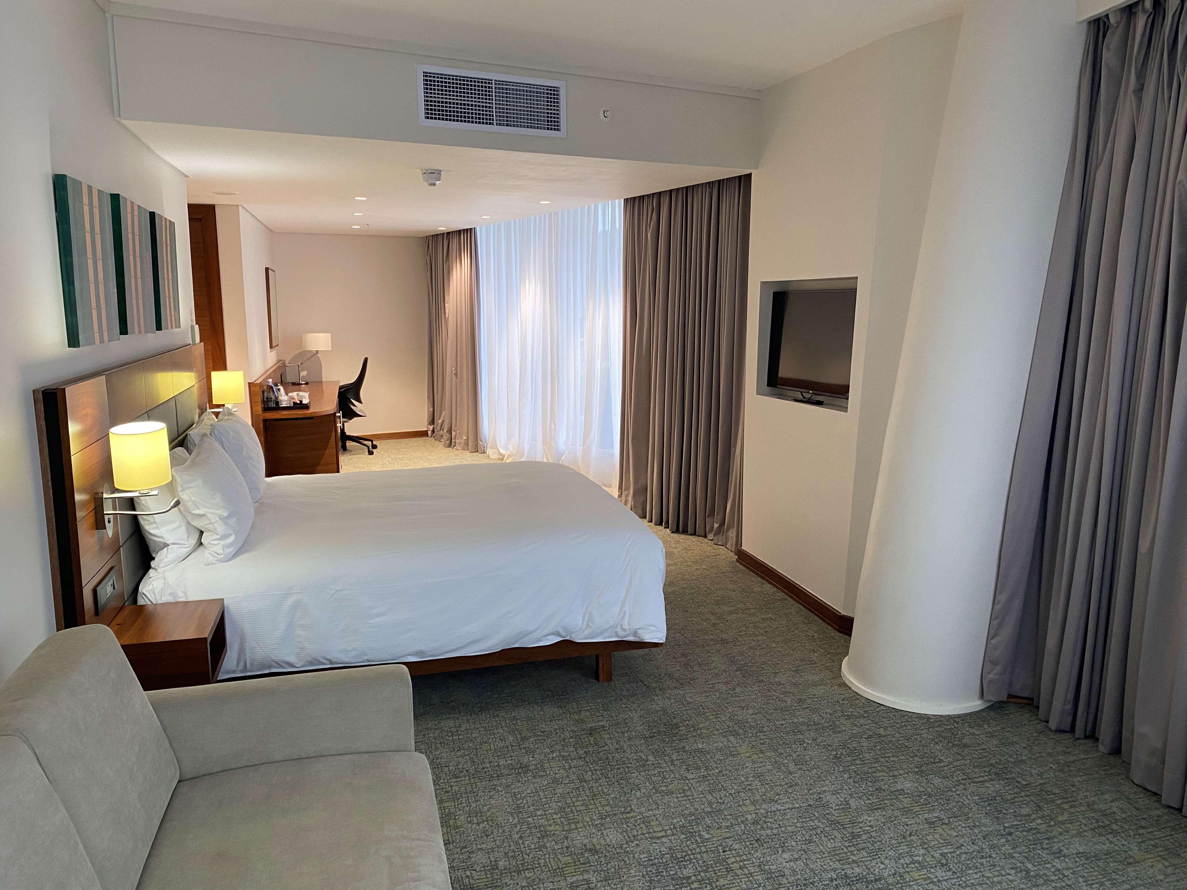Hilton Garden Inn מבאבאנה מראה חיצוני תמונה