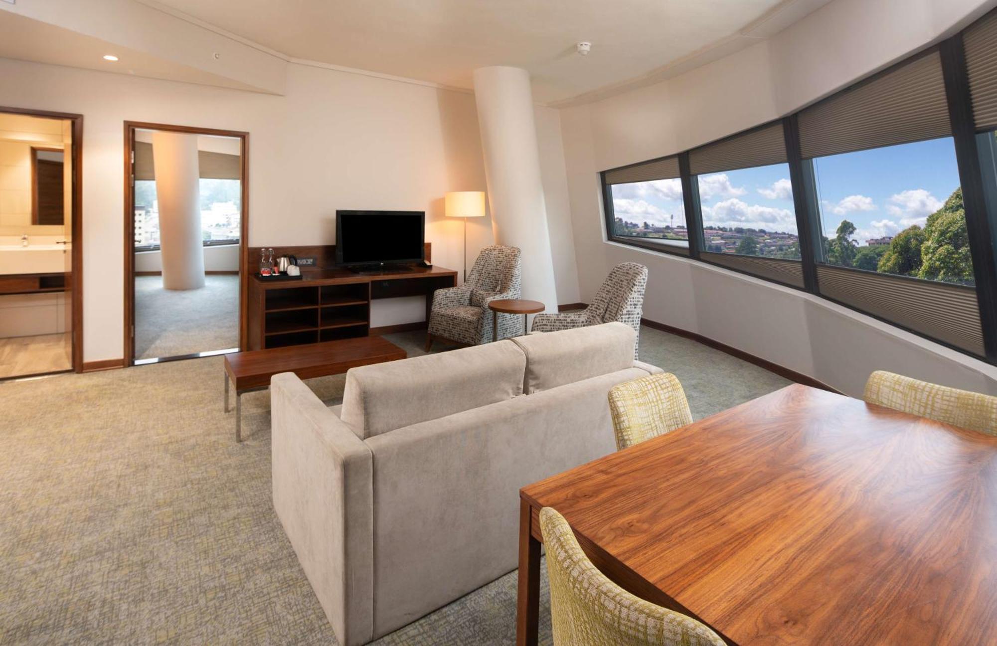 Hilton Garden Inn מבאבאנה מראה חיצוני תמונה