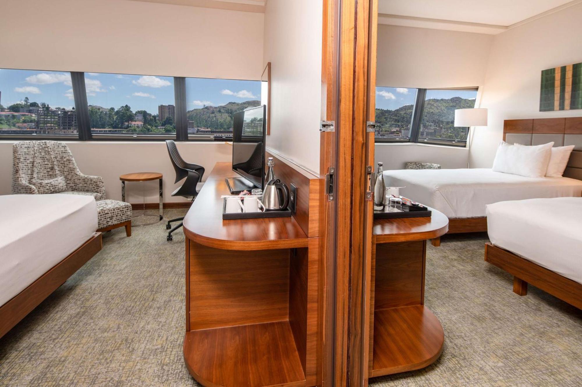 Hilton Garden Inn מבאבאנה מראה חיצוני תמונה